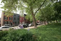 Gorgeous! Parking! Park Front! - Perfect Center City Location! - Holiday bungalows