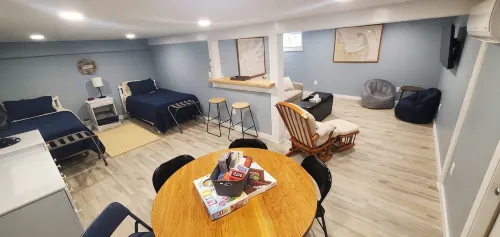 Ocean View Beach house steps from the ocean, minutes away from downtown Plymouth - 방갈로