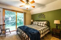 Riverview Cabin home! - balcony