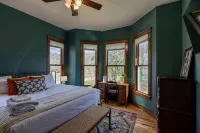 Creek-side retreat in the woods, perfect for families seeking quality time - Homestays