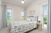 Paradise at The Point - Relaxing Home Steps to Beach + Sunsets + Ocean views - バルコニー
