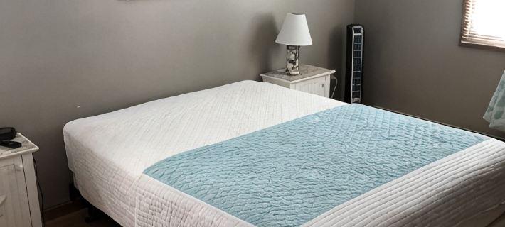 Year round beach house 5 minute walk to beach with all the comforts of home. Hotels in Cape Neddick