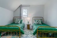 4 BR Serene Home Nestled Amongst the Canopy of Majestic Trees - 4 stelle
