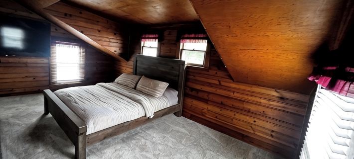 Lake front updated cabin-close to everything!! Hotels in Ashtabula County