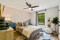 Private Cabin in the woods w/ firepit right next to Shenandoah River - Chalets