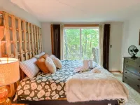 Secluded Jackson Family Escape w/ Views & Deck - 3성급
