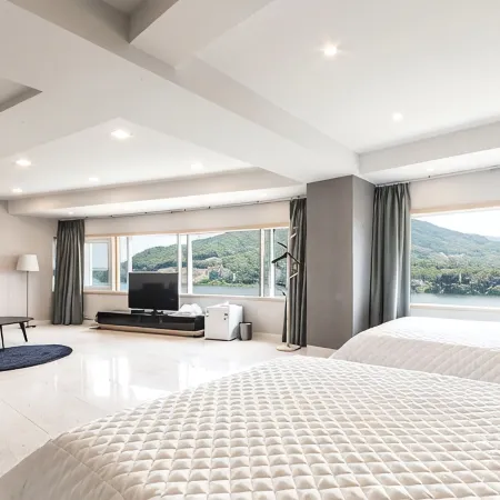 J Hotel Отели рядом с достопримечательностью «Галерея Shigan Toki»