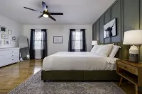 5-Acre Dog-Friendly Luray Cabin Hot Tub, Fire Pit, Game Room, Bar & Farm Animals - 4-Sterne