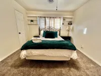 Spacious Belmar Beauty w/ Fireplace & Patio - โฮมสเตย์