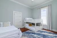 Modern Victorian Home Walking Distance To Ventura Pier and Downtown Restaurants - 4-Star