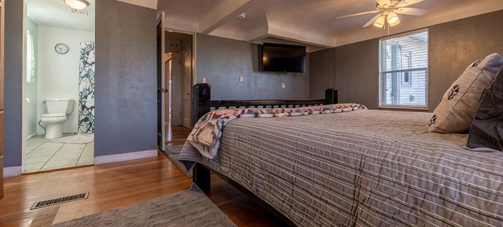 Charming Cody Home - sleeps 5, walking distance to downtown! Hotels in Park County