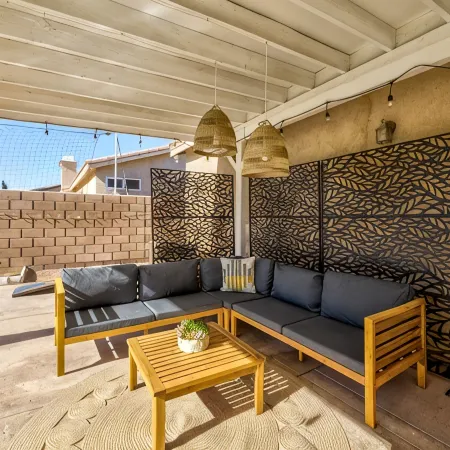 Boho Bungalow - 30ft pool & minutes from festivals