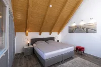 Vacation home directly on the lake, outdoor whirlpool and exclusive 20sqm wellness sauna - Pools