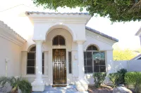 South Mountain Sanctuary-backyard privacy- -cul-de-sac- pool-STR2024003324 Hotels in Ahwatukee Foothills