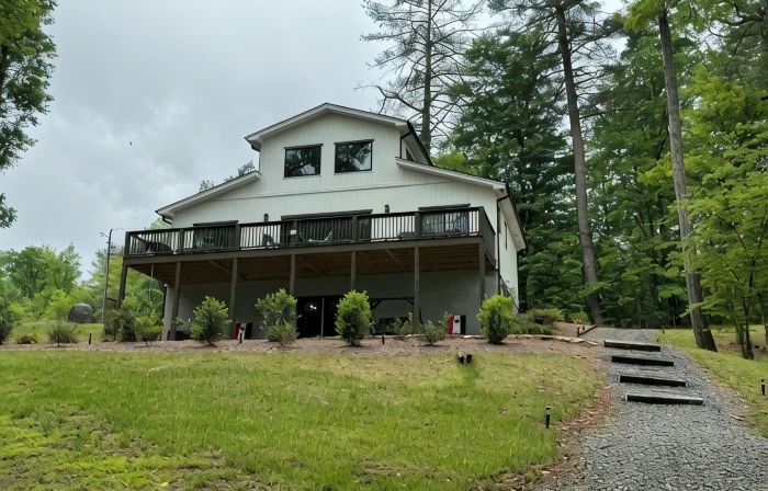 Pristine Riverfront Retreat in Wine Country with Fire Pit & Large Outdoor Space