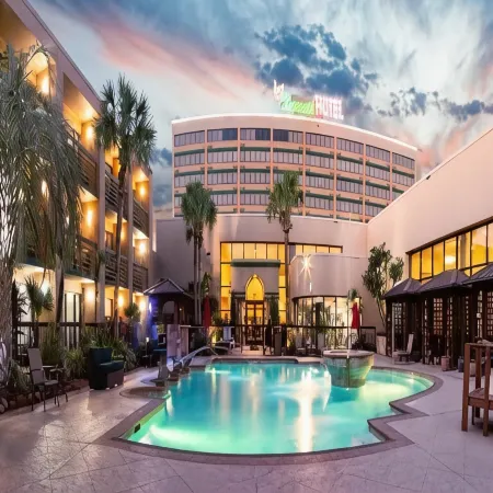 Mcm Eleganté Hotel & Conference Center