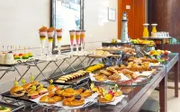 DoubleTree by Hilton Dubai Port Saeed - breakfast