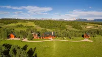 Beautiful upscale retreat for travelers who value beauty and seclusion. - Chalets