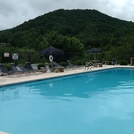 Beautiful lodge, 4 king bedrooms, all with private baths! 5 decks to enjoy.