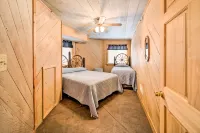 Rustic Iowa Cabin 10 Mi to Maquoketa Caves - 3-Star
