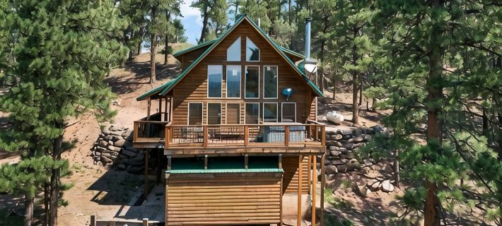 Valley View Cabin, New Hot Tub, Close to Ski Lifts! โรงแรมในแองเจลไฟร์