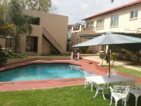 Louhallas Accommodation - piscina