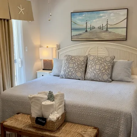 3 Bed/2.5 Bath 1450 sq ft with Large Open Floor Plan, 3 Min Walk to Beach