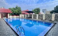 Abah Hotel - parking