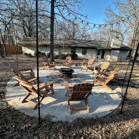 Cozy Cottage at Serenity Woods for up to 18 guests. Only 5 mins from the lake!
