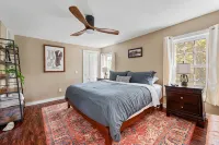 Charming Farmhouse, Sauna - 4 bedrooms, WiFi, AC in Upper Jay - Boutique