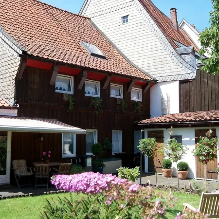 5 bedrooms, quiet town location, garden, 2 parking spaces, 200m to market square