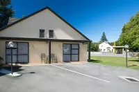 Ashleigh Court Motel Hotels in 