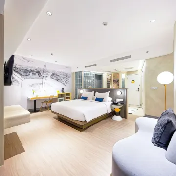Yello Hotel Harmoni Отели рядом с достопримечательностью «Собор Джакарты»