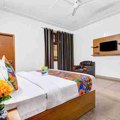 RG Corporate Suites Rooms