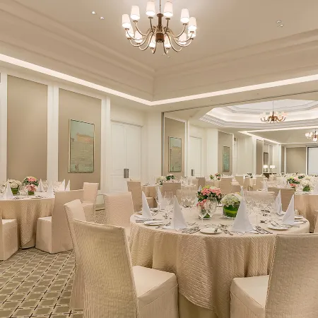 Discovery Primea, Manila