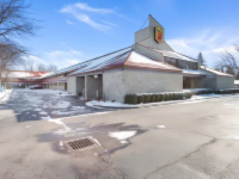 Super 8 by Wyndham Findlay Hotels in Findlay