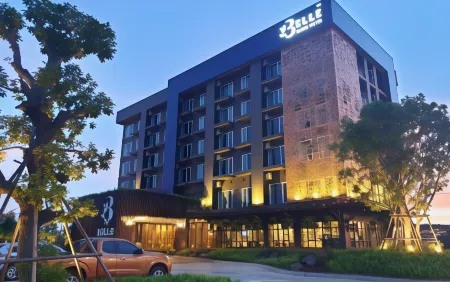 Belle Grand Hotel Отели рядом с достопримечательностью «Wat Pradu Kham Tha Netnimit»