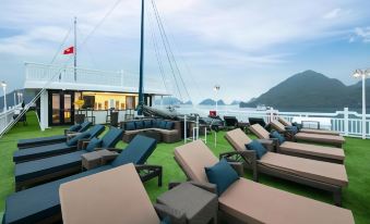 Hoang Phuc Hotel Cat Ba - Housity