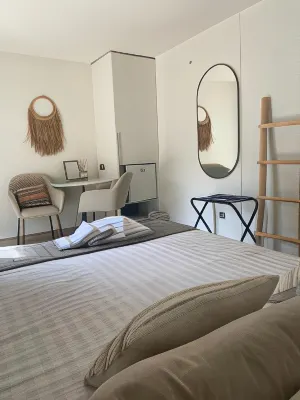 Boutique Hotel Het Zoete Zijn Hotels near Untitled 158