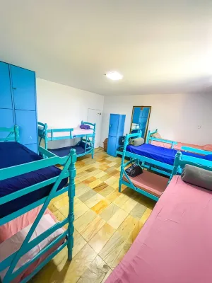 Onça da Praia Hostel فنادق في 