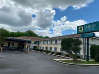 Quality Inn & Suites Hotel di Farmington