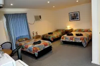 West City Motel Hotels in Sunshine West