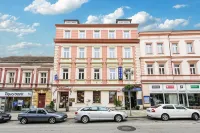 Hotel Tábor فنادق في Bechyne