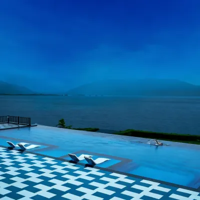 'Zana' Lakeview Resort - Most Scenic Lakeside Resort 에클링 지 사원 주변 호텔