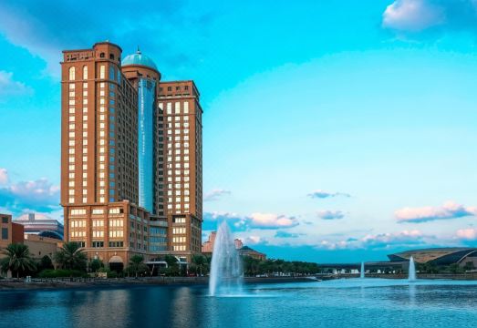 쉐라톤 몰 오브 더 에미레이츠 호텔의 야외 수영장 전경