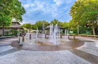 Pickleball/Tennis, Pool, Cozy Villa, Fast WIFI, 5 Minute Walk to the Beach