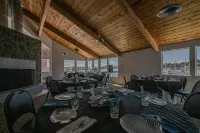 Embarcadero Resort Hotels in Newport