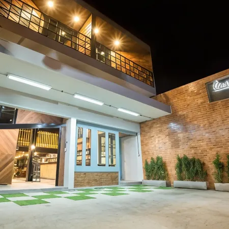 Koenji Guest House & Bar Chiang Mai Отели рядом с достопримечательностью «Храм Чай Монгкол»
