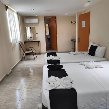 Hotel Ashly Loma Larga