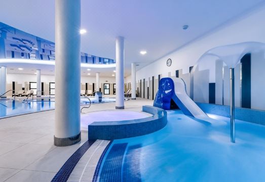 오사다 스니에즈카 콜로 카르파치 수영장 및 리조트 전경